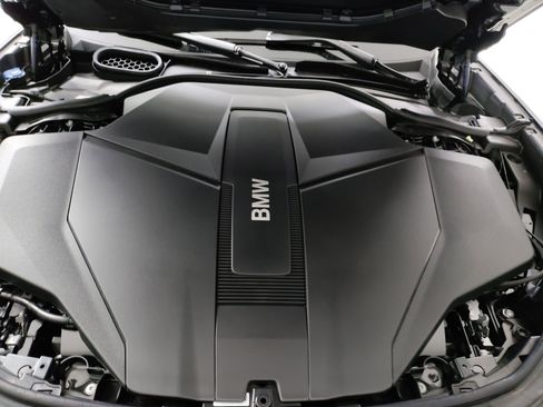 Used 2025 BMW i7 xDrive60 w/ Premium Package image 23