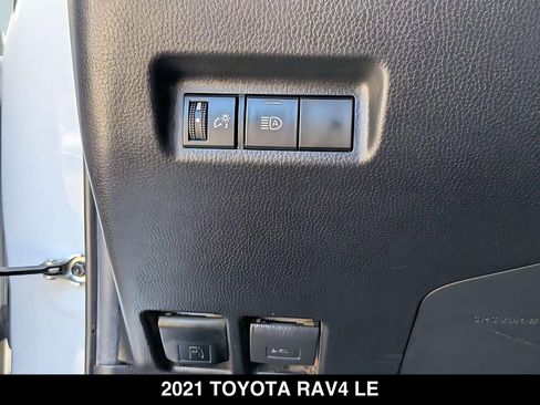 Used 2021 Toyota RAV4 LE FWD image 22