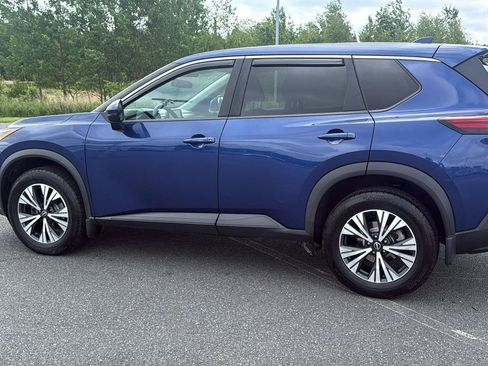 Used 2022 Nissan Rogue SV FWD image 11