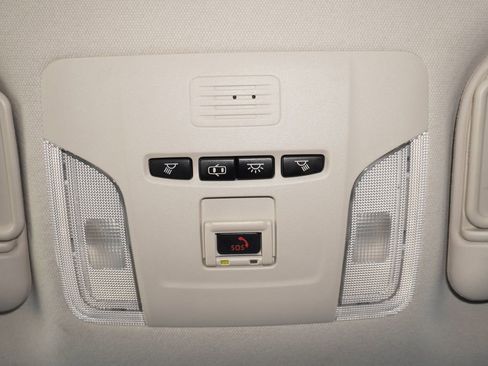 Used 2022 Toyota Corolla LE image 10