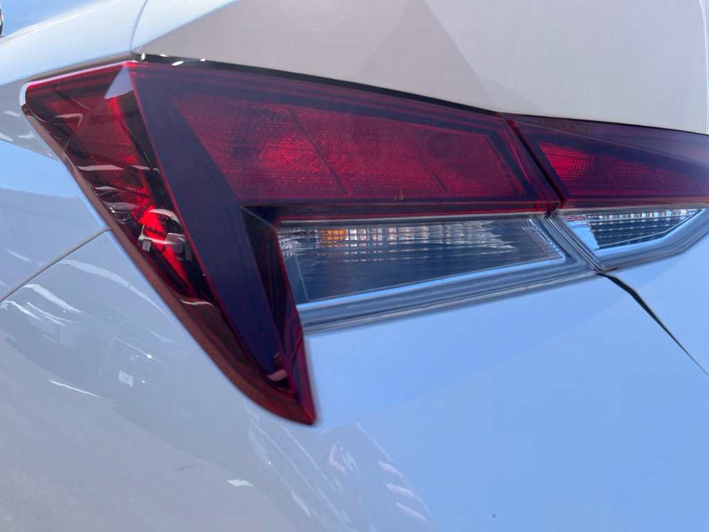 Used 2023 Hyundai Elantra SE FWD image 6