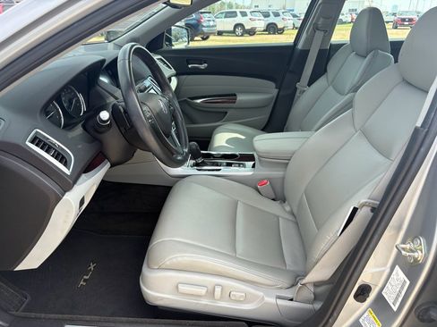 Used 2017 Acura TLX image 4