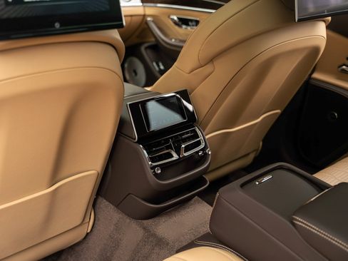 Used 2023 Bentley Flying Spur W12 image 42