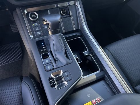 Used 2025 Lexus GX 550 image 18