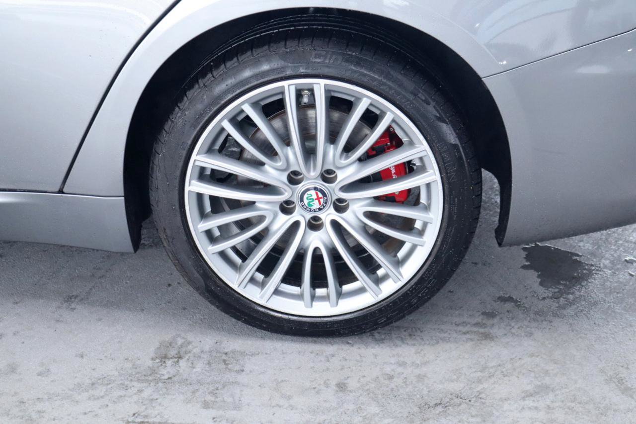 Used 2018 Alfa Romeo Giulia Ti w/ Quick Order Package 22Z Lusso RWD image 11