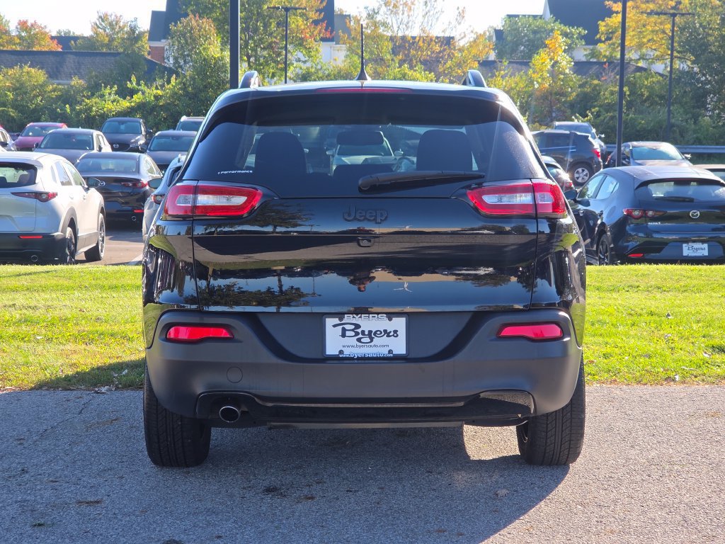 Used 2018 Jeep Cherokee Latitude w/ Altitude Package FWD image 5