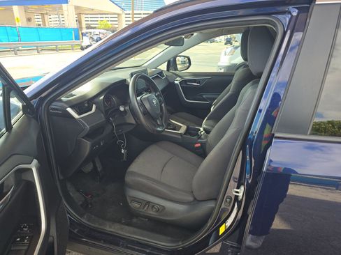 Used 2021 Toyota RAV4 XLE image 10