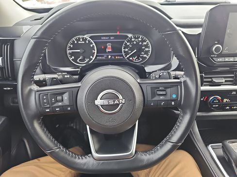 Certified 2025 Nissan Pathfinder SV image 22