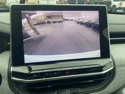 Certified 2023 Jeep Compass Latitude image 31