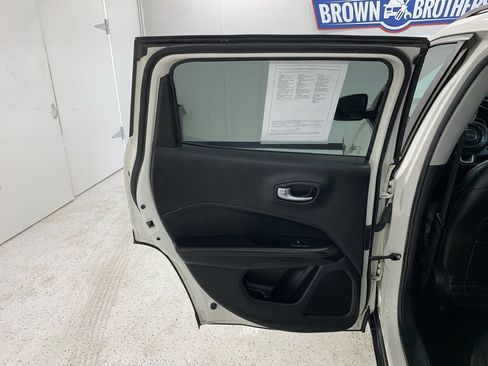 Used 2018 Jeep Compass Limited w/ Navigation Group image 19