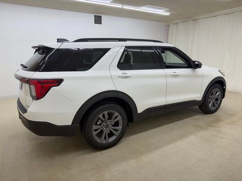 New 2026 Ford Explorer Active w/ Active Comfort Package AWD/4WD image 7