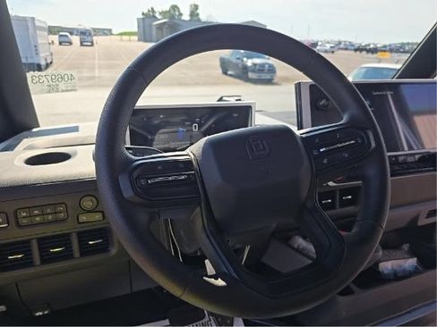 Used 2024 Chevrolet Brightdrop 400 w/ Commercial Equipment Package AWD/4WD image 6