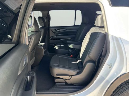 Used 2025 Chevrolet Traverse LT w/ Midnight/Sport Edition image 12