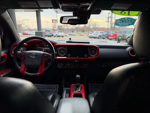 Used 2018 Toyota Tacoma TRD Off-Road image 16