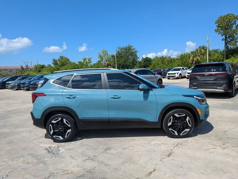 Certified 2025 Kia Seltos SX w/ SX Sunroof Package AWD/4WD image 9