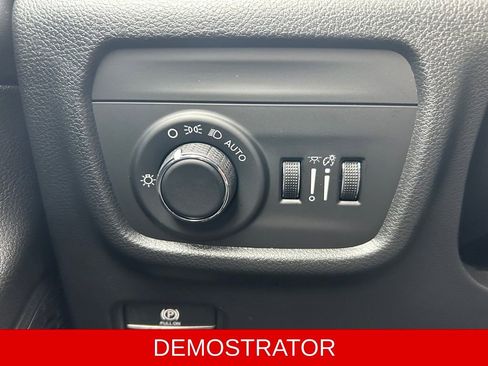 New 2025 Jeep Grand Cherokee Altitude image 14