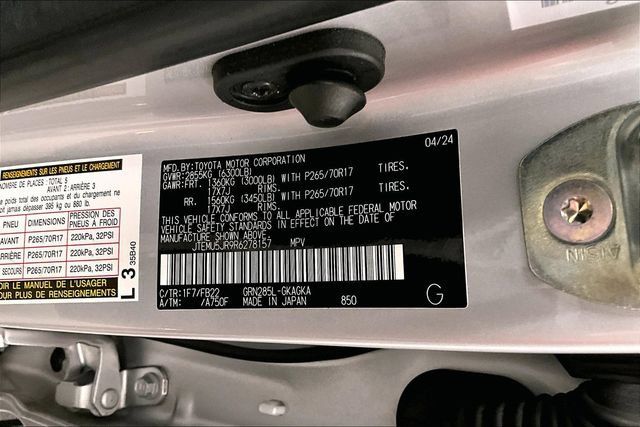 Used 2024 Toyota 4Runner SR5 AWD/4WD image 38