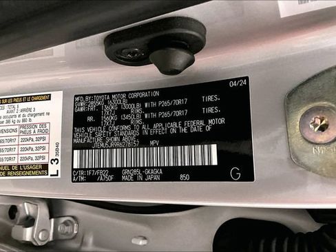 Used 2024 Toyota 4Runner SR5 AWD/4WD image 38