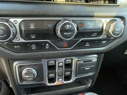 Certified 2025 Jeep Wrangler Sport S image 13