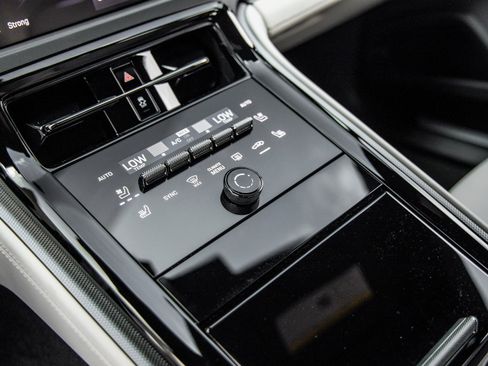 Certified 2025 Porsche Panamera image 25