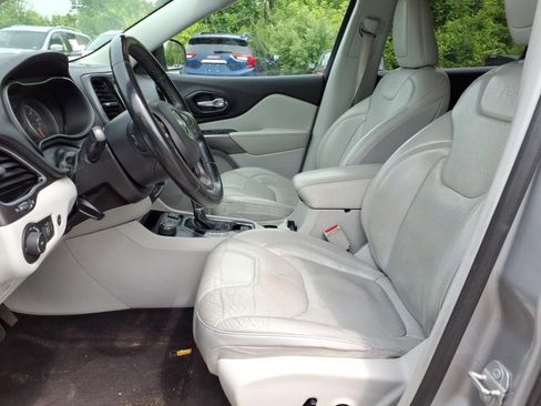 Used 2019 Jeep Cherokee Limited w/ Technology Group image 17