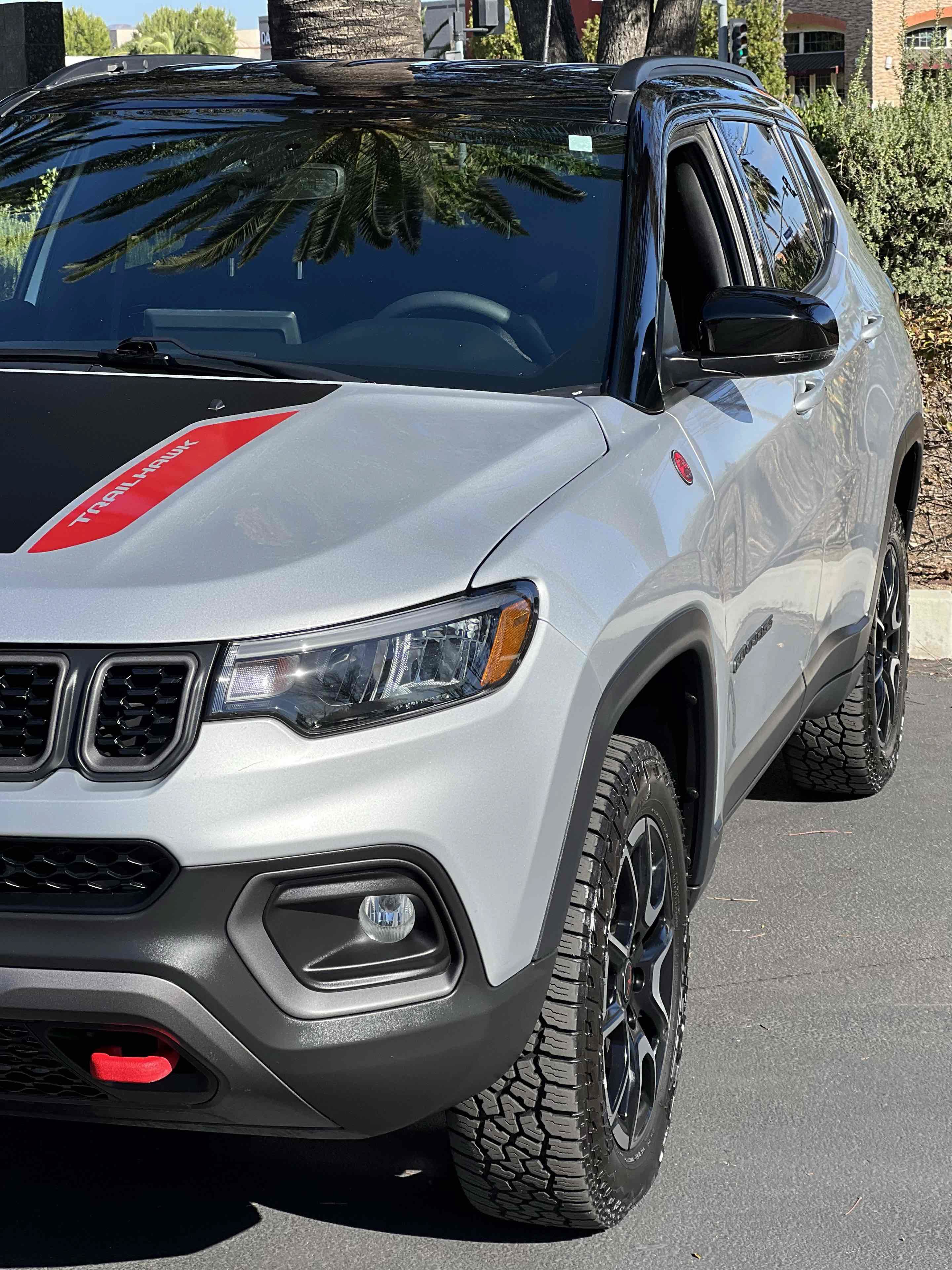 Used 2025 Jeep Compass Trailhawk AWD/4WD image 48