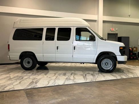 Used 2014 Ford E-250 and Econoline 250 w/ Power Group image 4