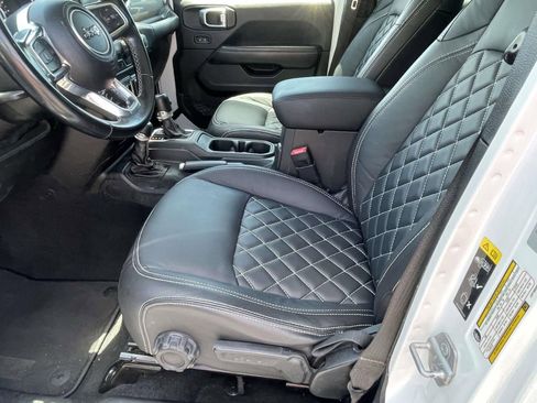 Used 2020 Jeep Wrangler Unlimited Sahara AWD/4WD image 12