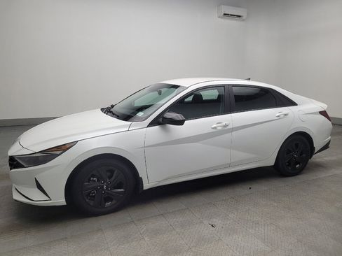Used 2022 Hyundai Elantra SEL image 2
