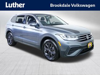 Used 2024 Volkswagen Tiguan SE w/ Panoramic Sunroof Package video 1