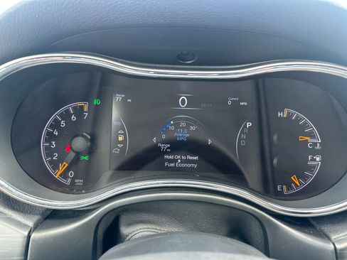 Used 2019 Jeep Grand Cherokee Limited image 38