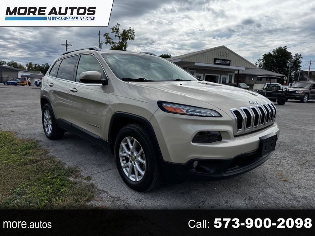 Used 2015 Jeep Cherokee Latitude w/ Cold Weather Group AWD/4WD image 1