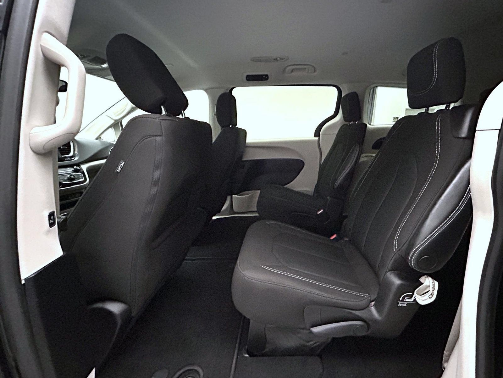 Used 2023 Chrysler Voyager LX FWD image 19