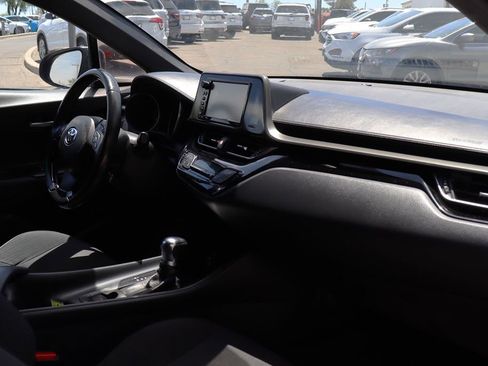 Used 2018 Toyota C-HR XLE FWD image 35
