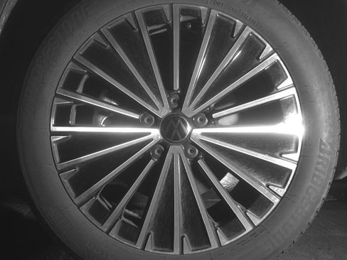 Used 2025 Volkswagen Taos SE image 12