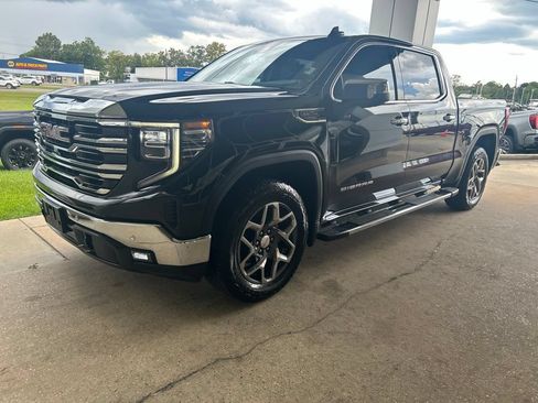 Used 2022 GMC Sierra 1500 SLT w/ SLT Premium Plus Package AWD/4WD image 4
