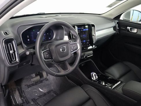 Used 2025 Volvo XC40 B5 Ultra w/ Climate Package image 7