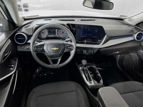 Used 2025 Chevrolet Trax LS FWD image 21