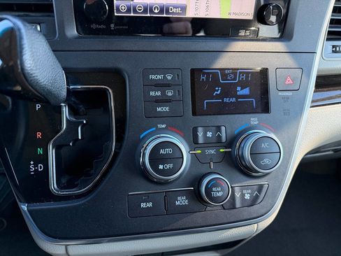 Used 2015 Toyota Sienna XLE Premium image 67