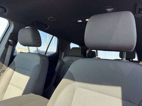 Used 2022 Chevrolet Traverse LT image 28