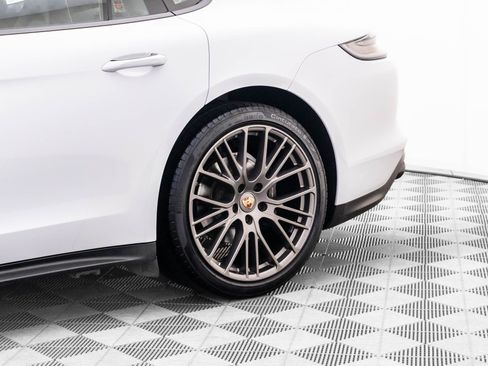 Certified 2023 Porsche Panamera Platinum Edition RWD image 35