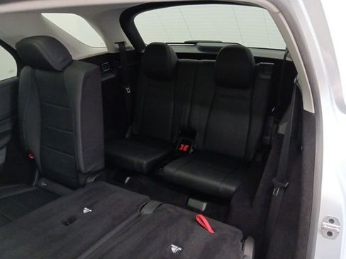 Used 2024 Mercedes-Benz GLE 350 4MATIC w/ AMG Line Exterior image 14