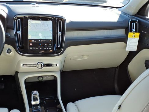 New 2026 Volvo XC40 B5 Ultra w/ Protection Package Premier image 11