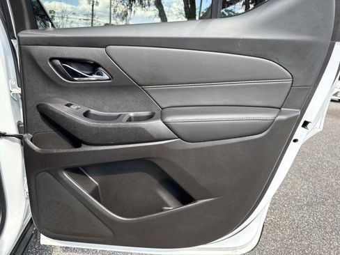 Used 2021 Chevrolet Traverse LT image 19