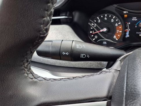 Used 2024 Jeep Compass Latitude AWD/4WD image 17