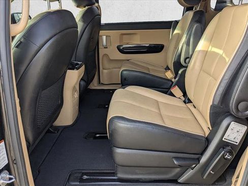 Used 2015 Kia Sedona SX image 17