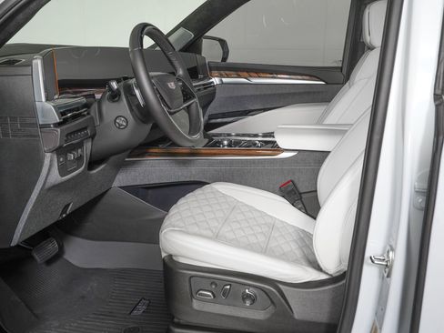 Used 2026 Cadillac Escalade Platinum Sport w/ LPO, Floor Liner Package image 17