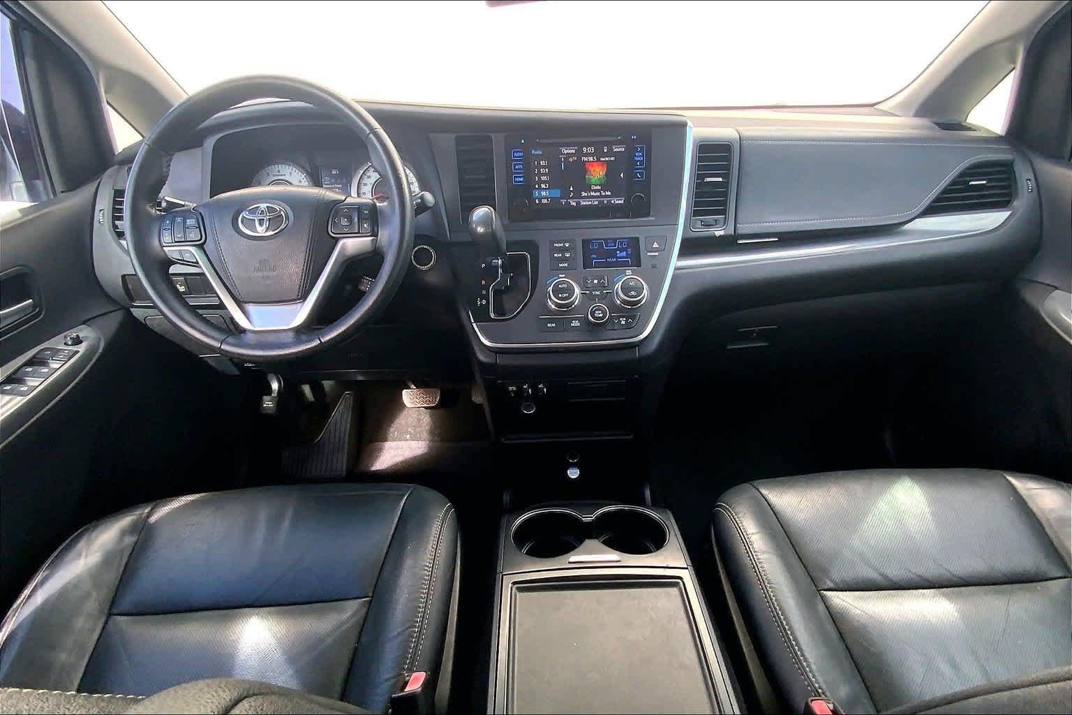 Used 2015 Toyota Sienna SE FWD image 10