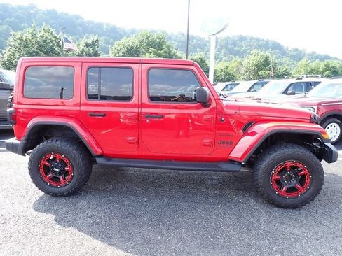 Used 2018 Jeep Wrangler Unlimited Sahara w/ Uconnect 4C Nav & Sound Group AWD/4WD image 7