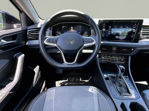 Used 2025 Volkswagen Jetta SE FWD image 5